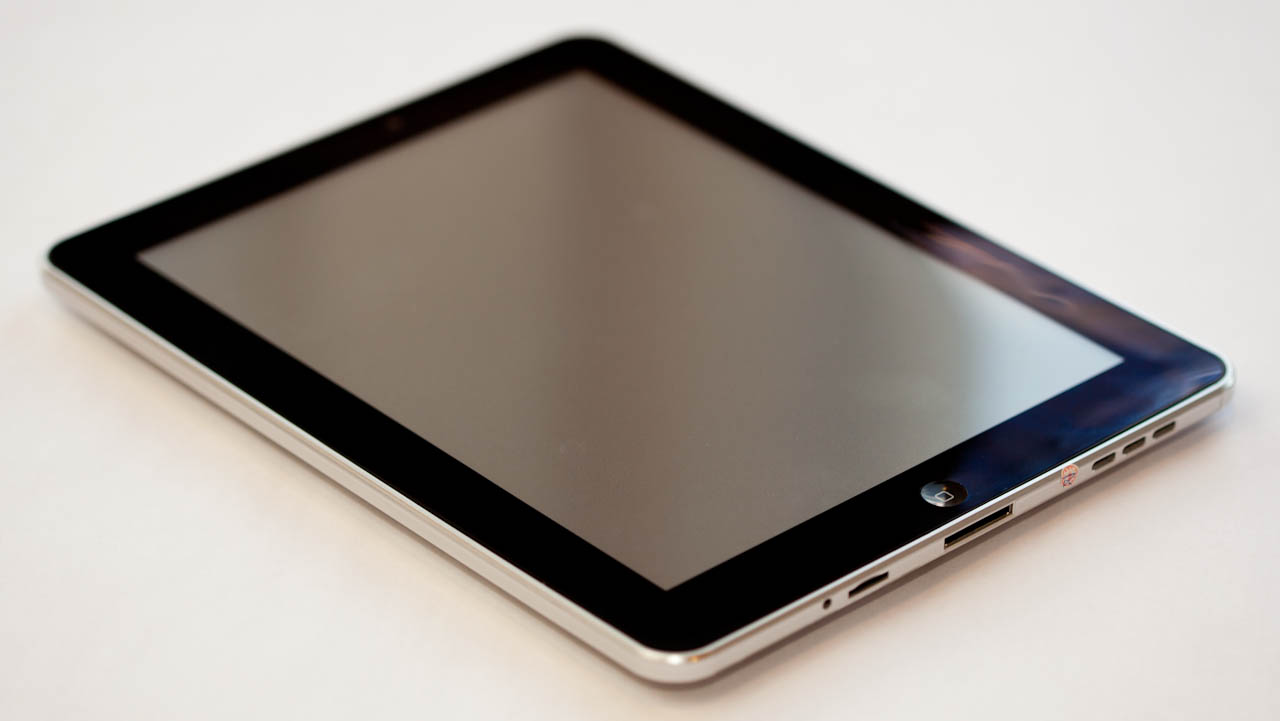 An iPad 1 with a forward facing camera … and with 128 GB memory? The